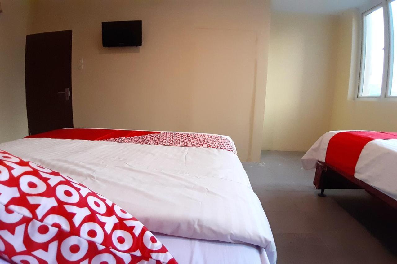 Oyo 1053 Angelyn Home Stay Medan Bagian luar foto