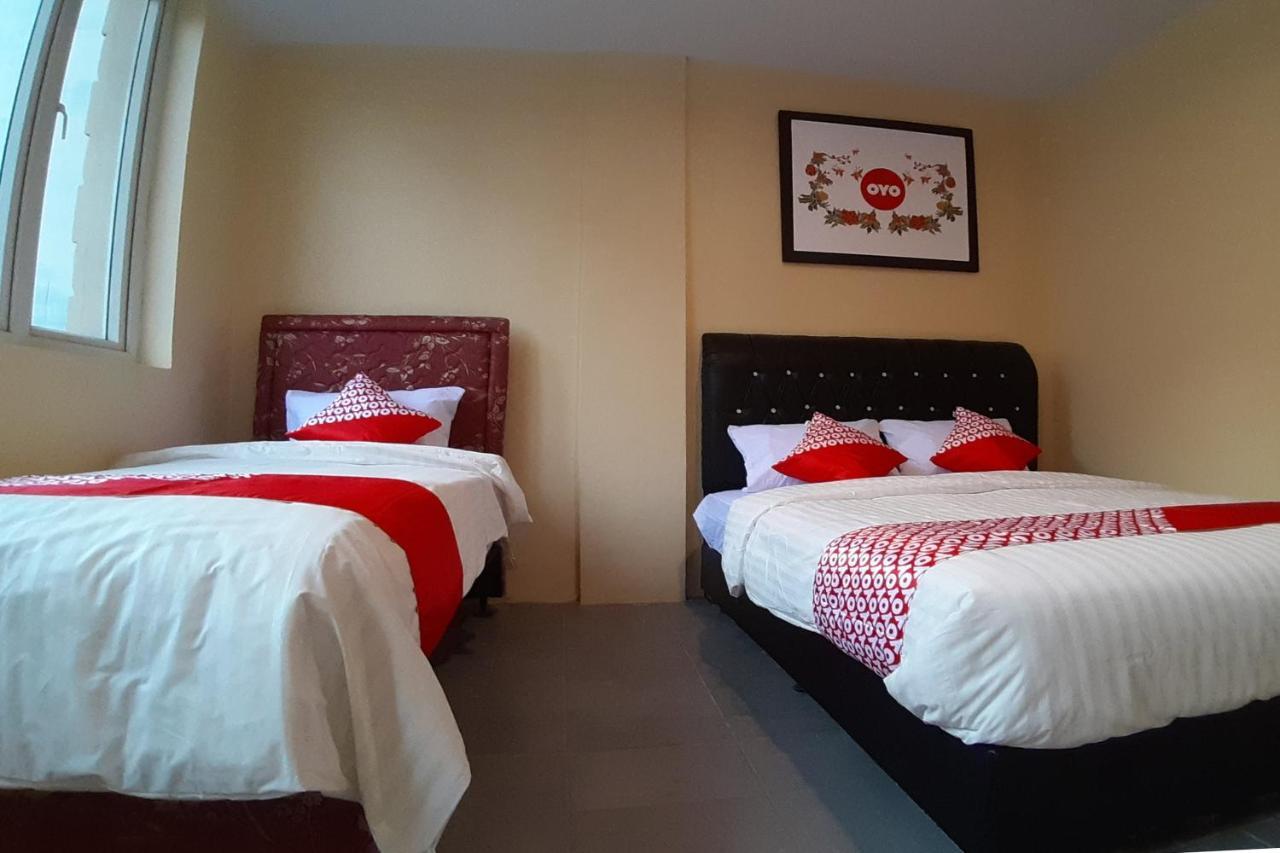 Oyo 1053 Angelyn Home Stay Medan Bagian luar foto
