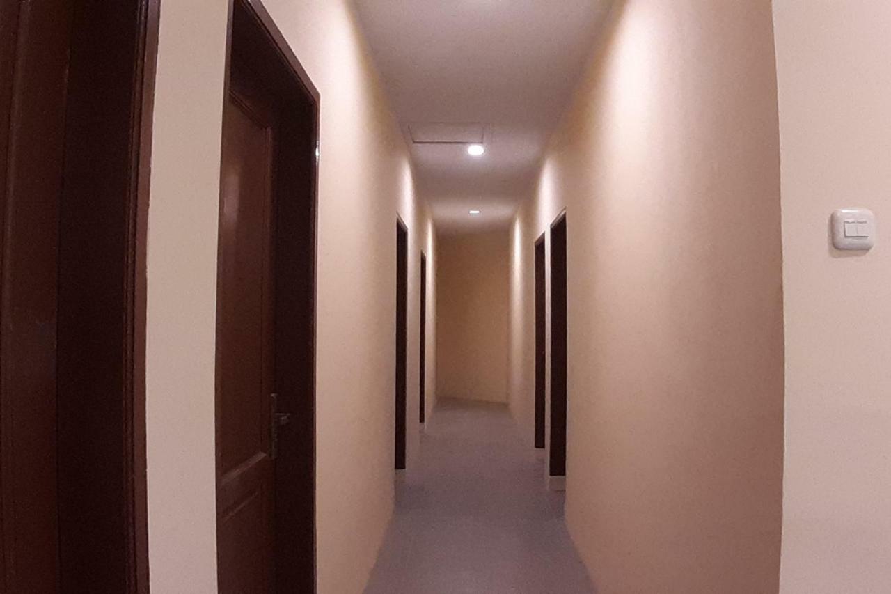 Oyo 1053 Angelyn Home Stay Medan Bagian luar foto
