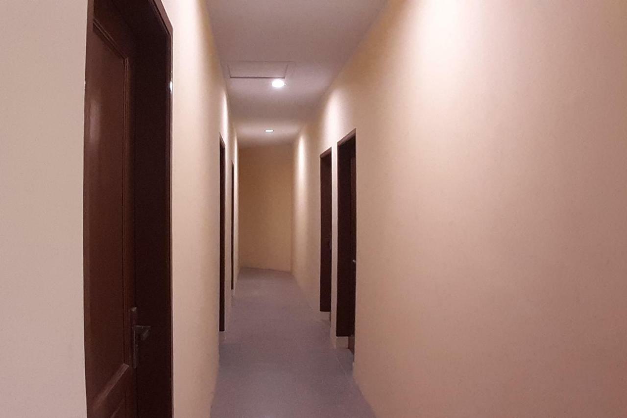 Oyo 1053 Angelyn Home Stay Medan Bagian luar foto