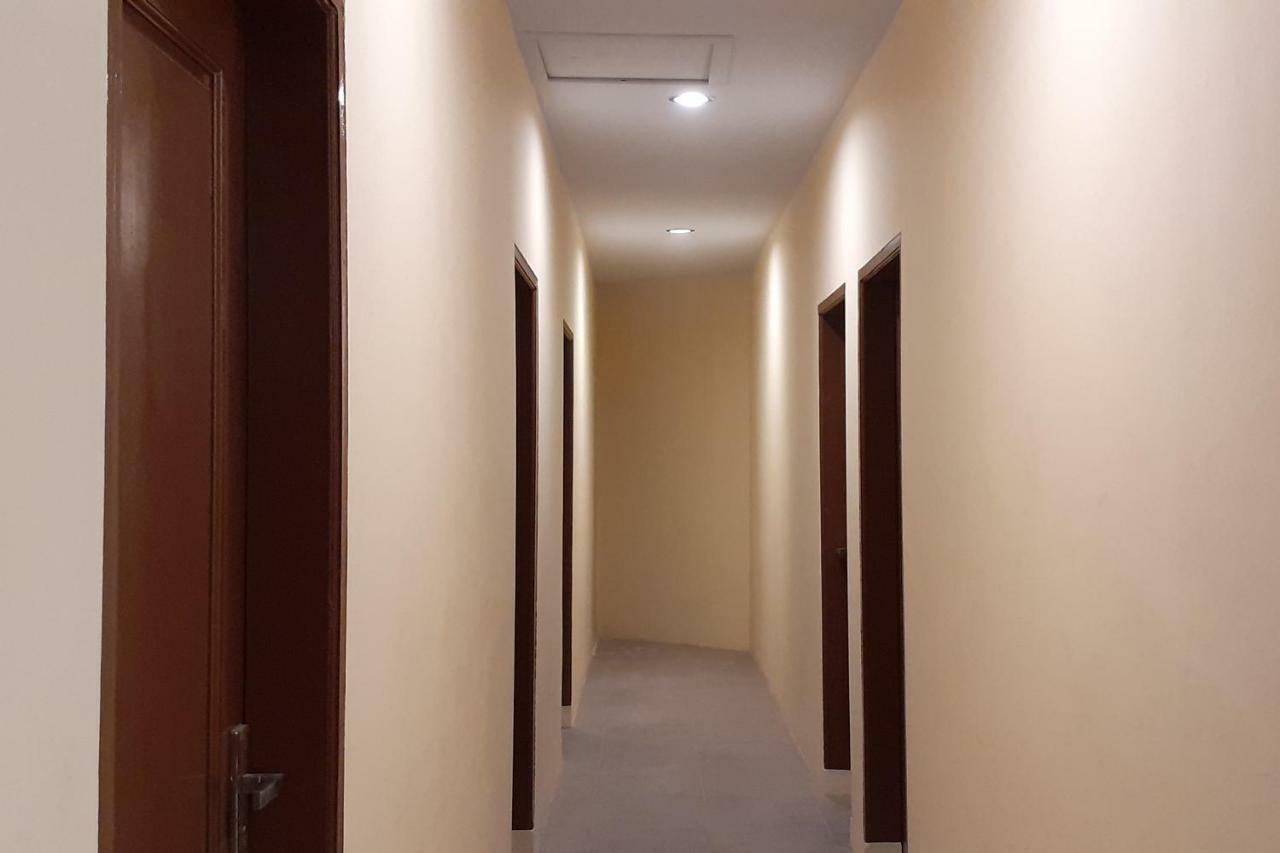 Oyo 1053 Angelyn Home Stay Medan Bagian luar foto