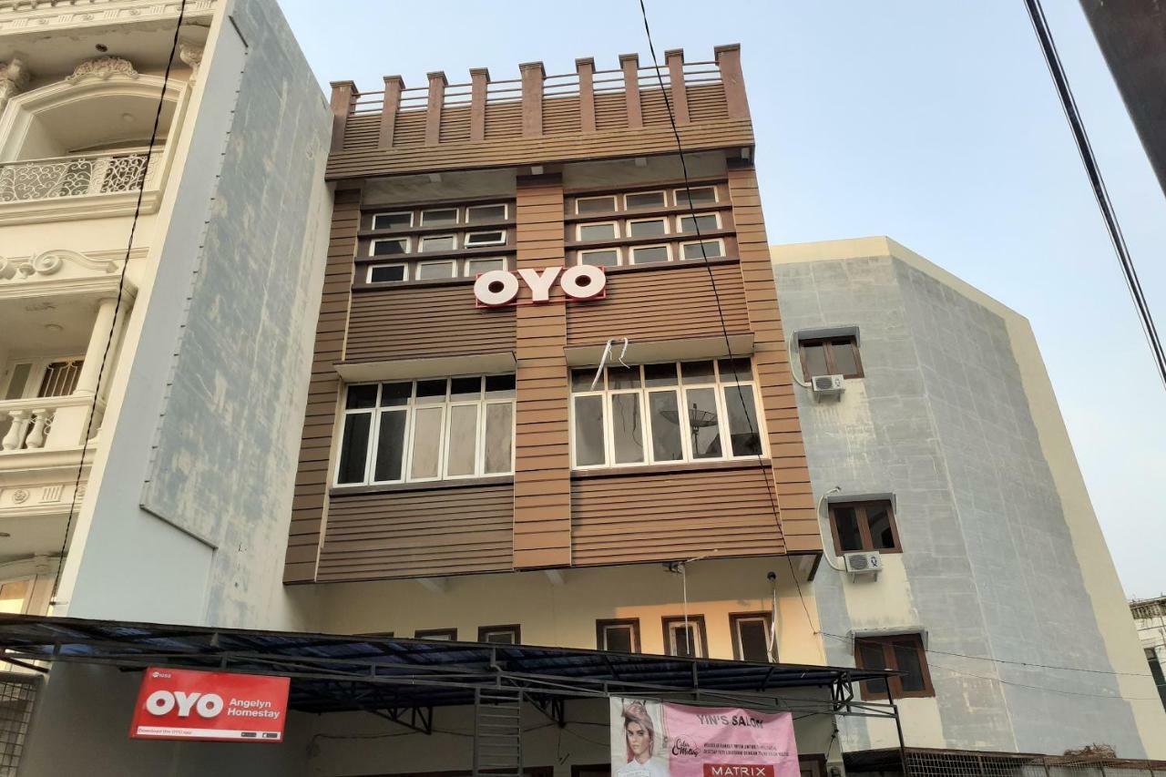 Oyo 1053 Angelyn Home Stay Medan Bagian luar foto