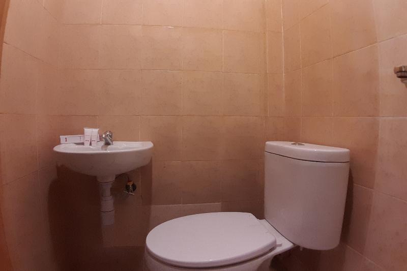 Oyo 1053 Angelyn Home Stay Medan Bagian luar foto